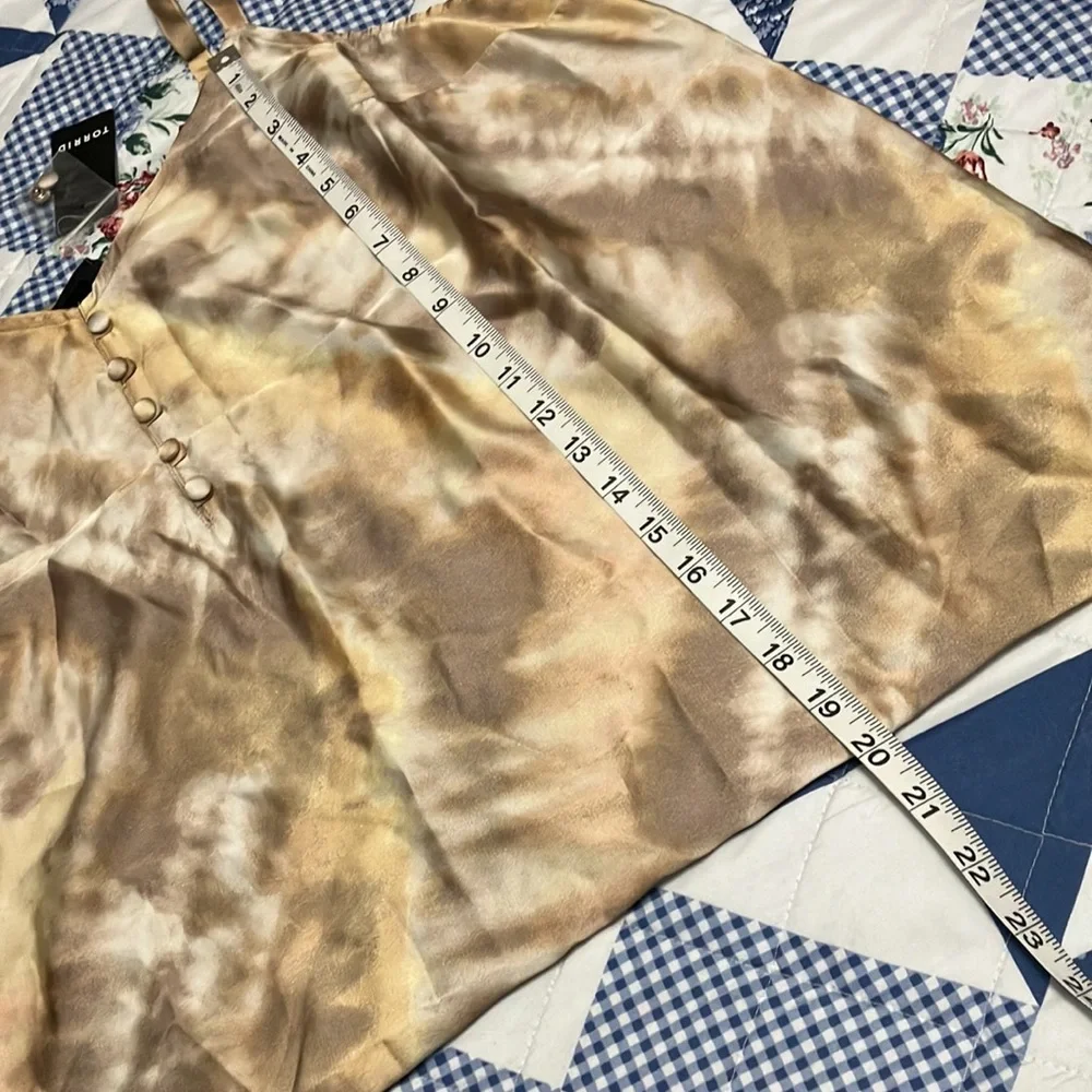 ⭐️ 5/$20 ⭐️ Torrid Tank Top - Picture 3 of 5